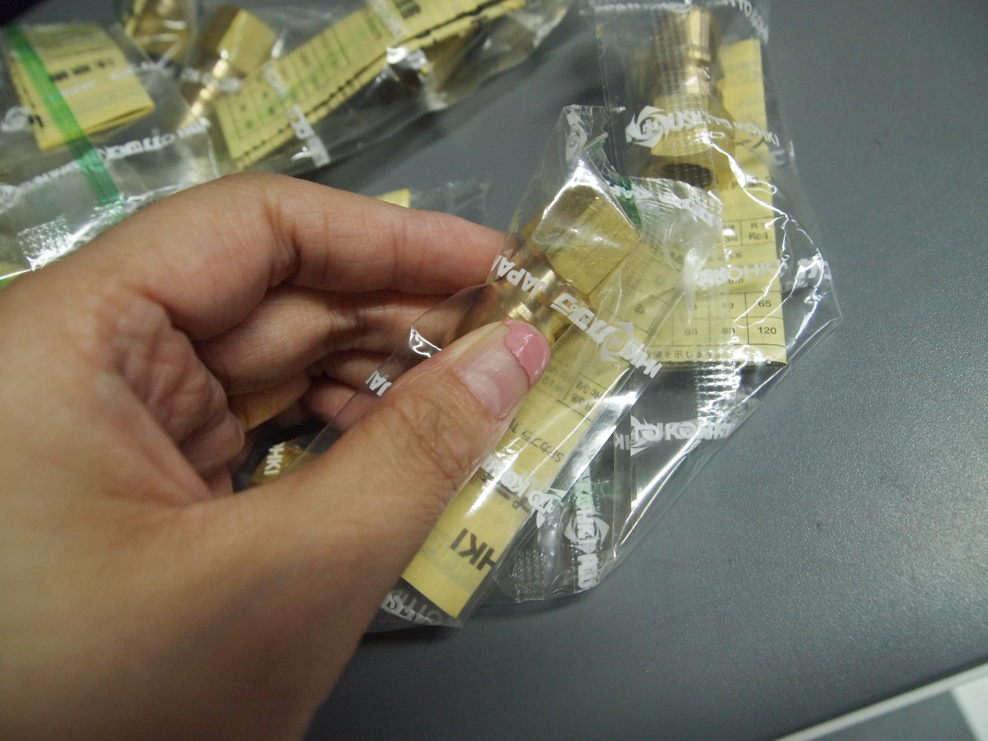NITTO日东工器8S-A BRASS NBR连接器接头由黄铜丁腈橡胶制成